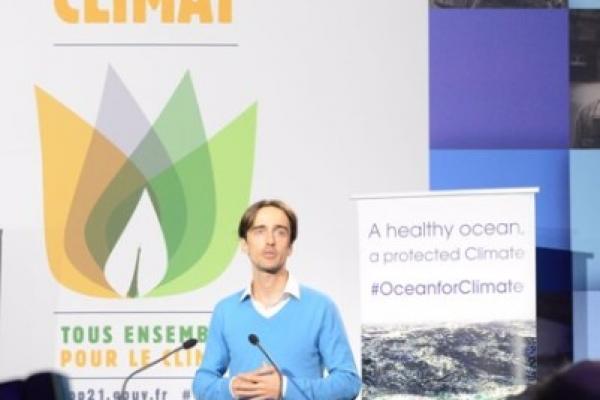 Pierre-Yves Cousteau parle aux jeunes pendant la COP21! Pierre-Yves Cousteau parle aux jeunes pendant la COP21!