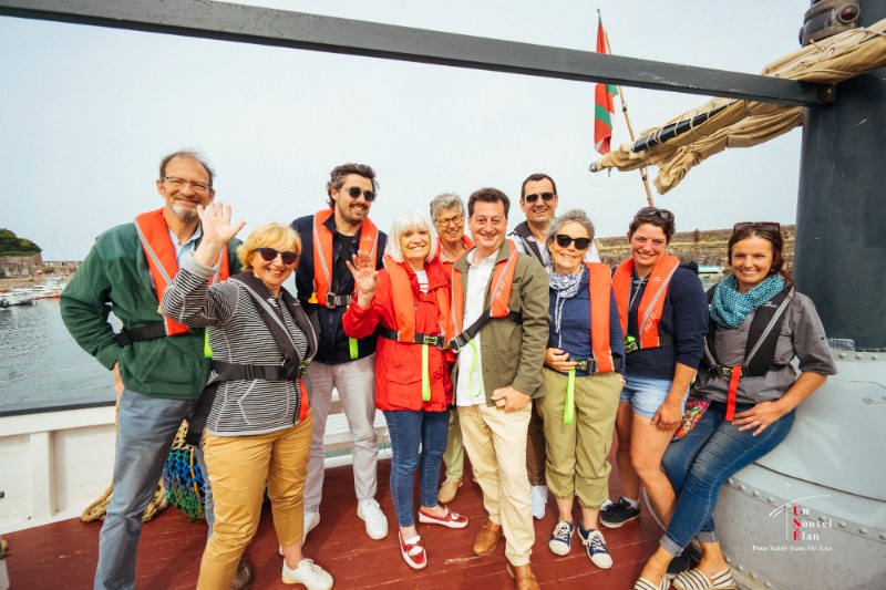 Bruno Lockhart(3 Mâts Basque), Jacqueline Riquier(CPIE Littoral Basque), Rémi Paulorena(UNÉ), Francine Cousteau, Inès Azais(UNÉ), Manuel de Lara(Président UNÉ), Isabelle Tinaud-Nouvian, Nicolas Charrier(UNÉ), Alice Bonnet et Béatrice Elissalde (Marins-Pêc Bruno Lockhart(3 Mâts Basque), Jacqueline Riquier(CPIE Littoral Basque), Rémi Paulorena(UNÉ), Francine Cousteau, Inès Azais(UNÉ), Manuel de Lara(Président UNÉ), Isabelle Tinaud-Nouvian, Nicolas Charrier(UNÉ), Alice Bonnet et Béatrice Elissalde (Marins-Pêc